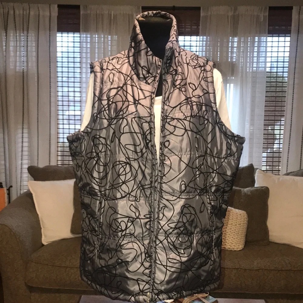 Black and gray vest - Picture 1 of 2